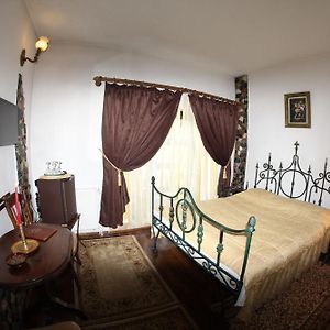Hunter Prince Castle Hotel
